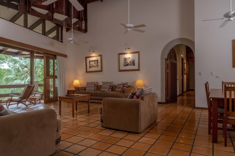 Capitán Suizo Beachfront Boutique Hotel