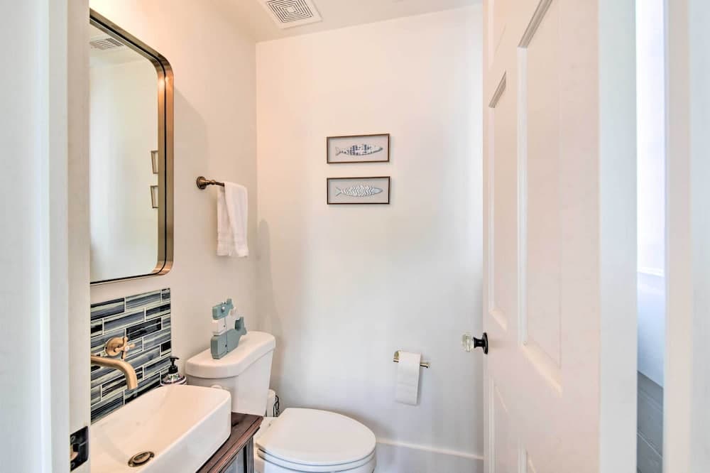 Walk to The Strand: Historic Galveston Home!