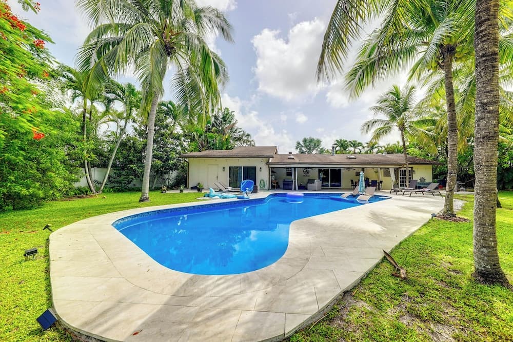 Fishing Dock & Canal Views: Fort Lauderdale Home!