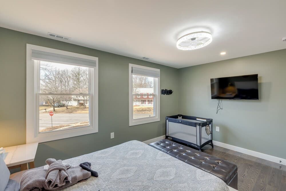 Family Friendly: Modern Retreat in Fort Washington