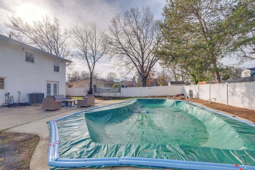Commute to Alexandria & DC: Home w/ Shared Yard