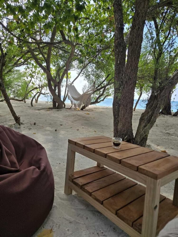 YUVi blue maldives