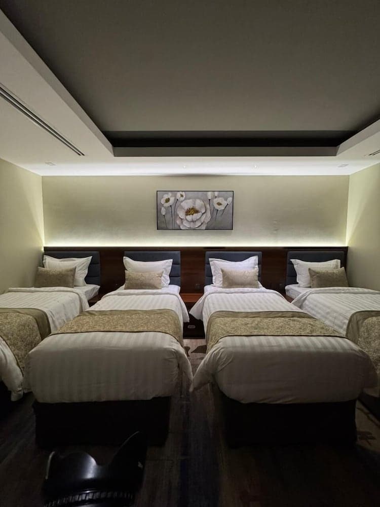 SWAT SERVICED APARTMENTS 5