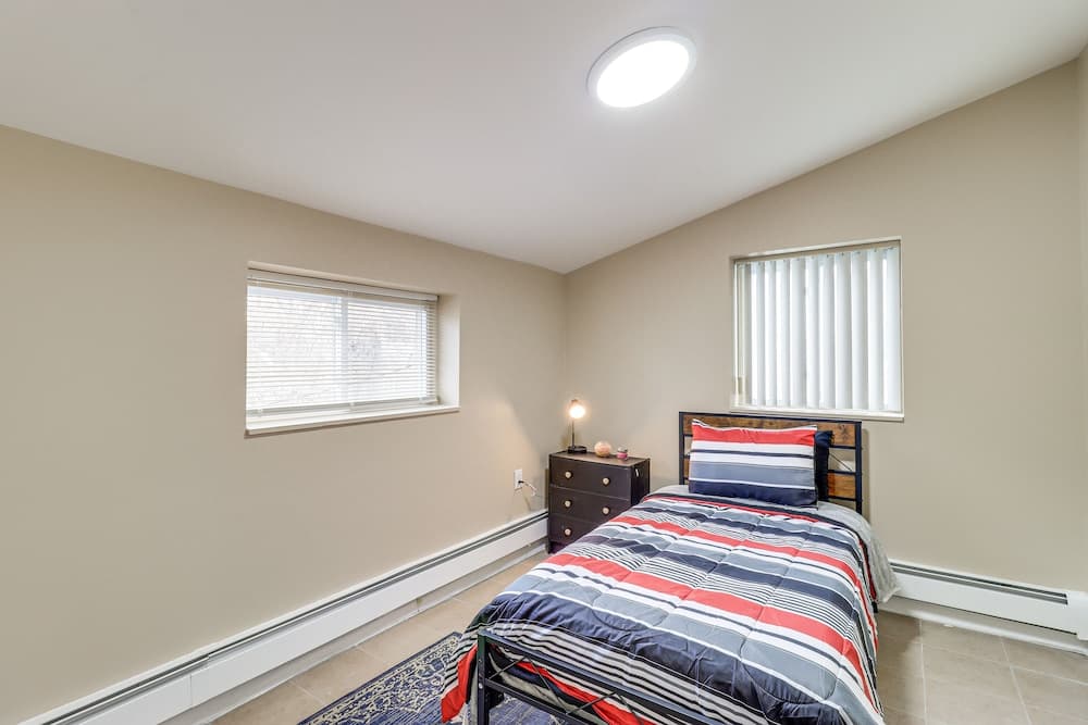 Farmington Hills Vacation Rental, 20 Mi to Detroit