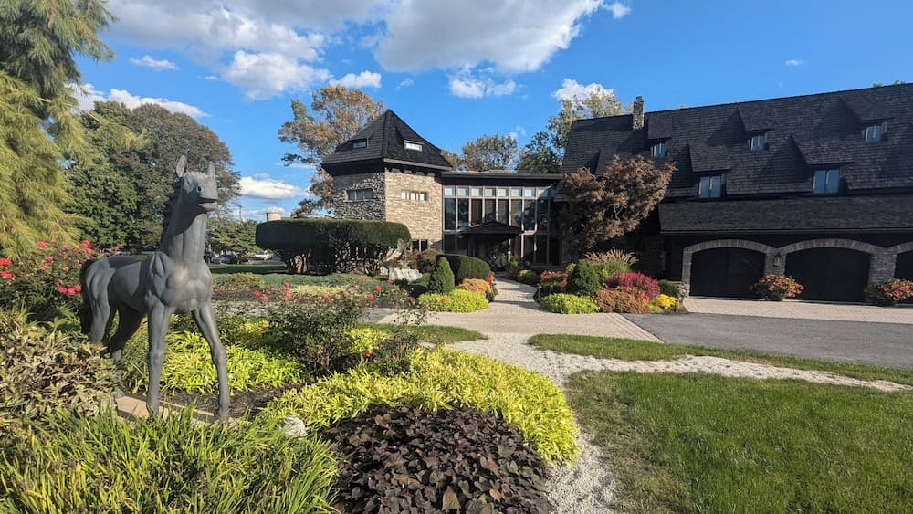 Twin Pine Manor Bed & Breakfast