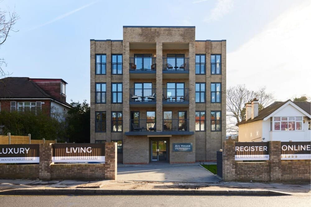 The Wembley Park Wonder - Charming 2bdr Flat With Balcony