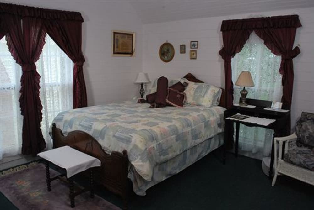 Carrier Houses B&B
