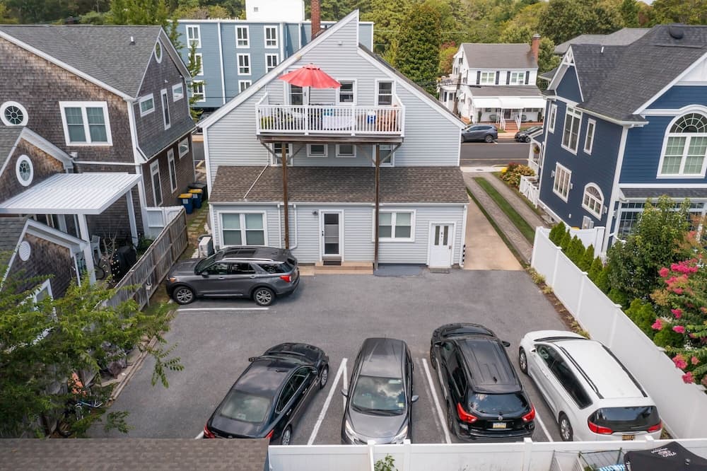 Coastal Condo Close to Beach & Entertainment