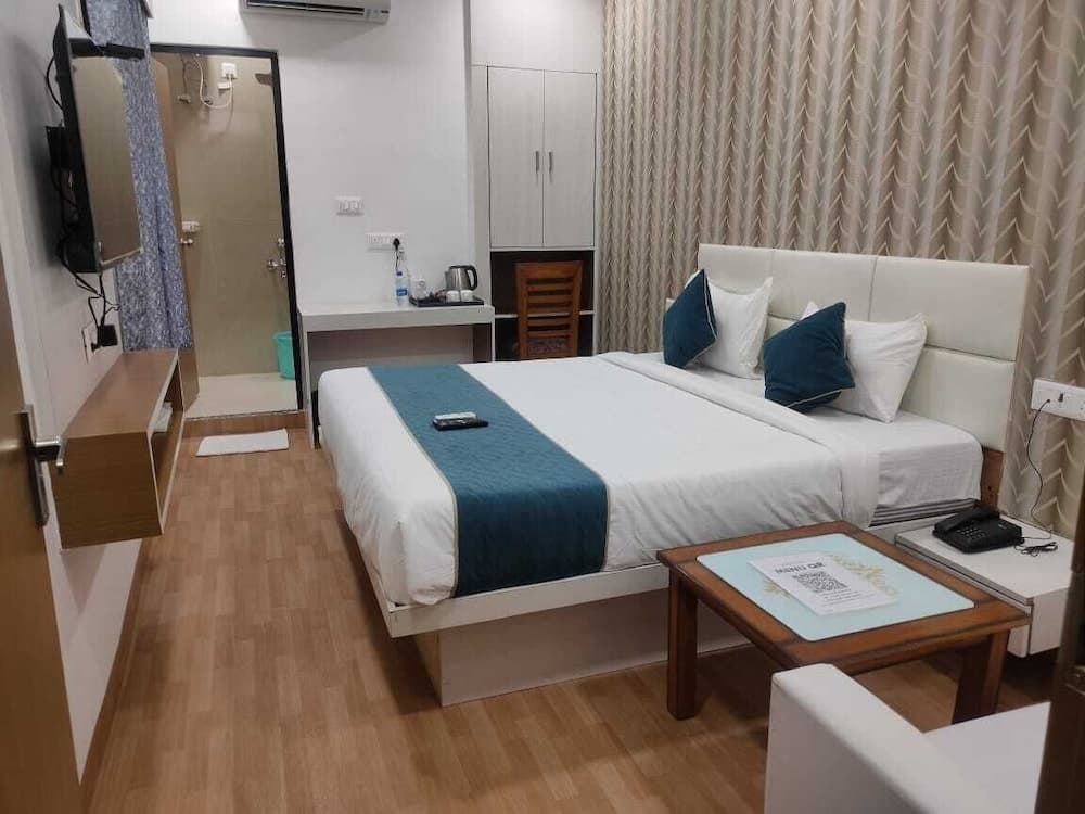 ADVANTAGE INN