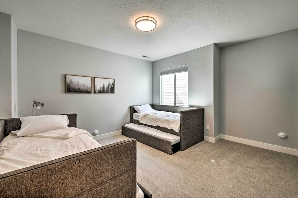 Modern Group-friendly Home, 15 Mi to Downtown Slc!