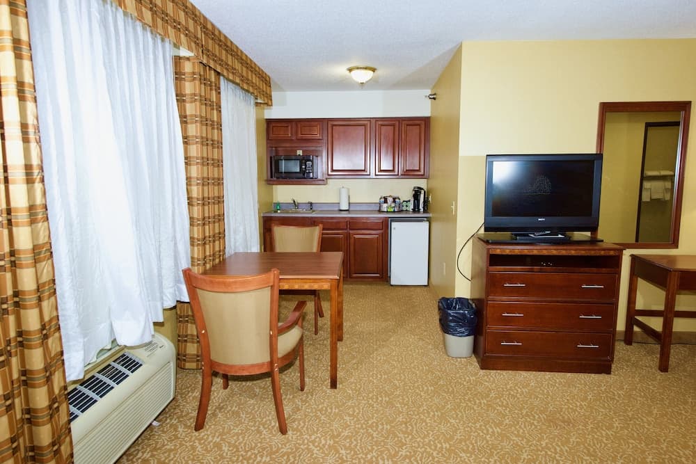 Holiday Inn Express & Suites St. Louis West - Fenton by IHG
