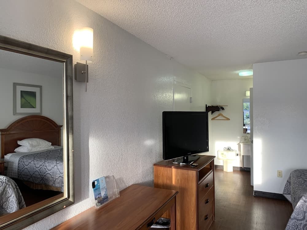 Travelodge Suites by Wyndham MacClenny/I-10
