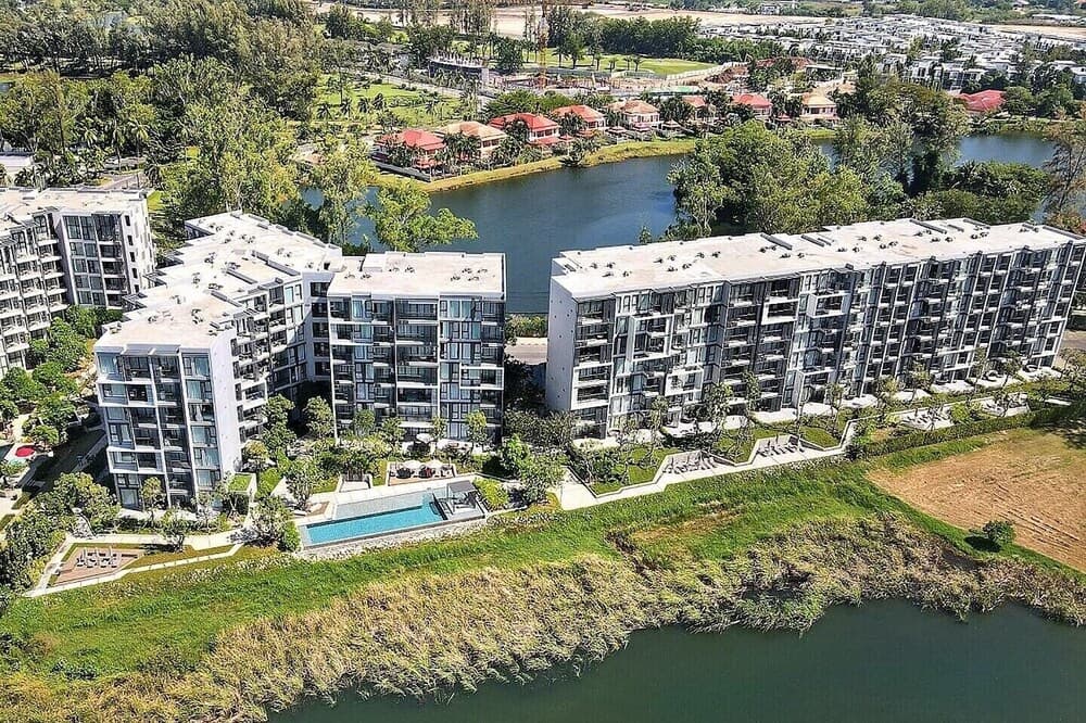 Modern apartment at Cassia by Lofty