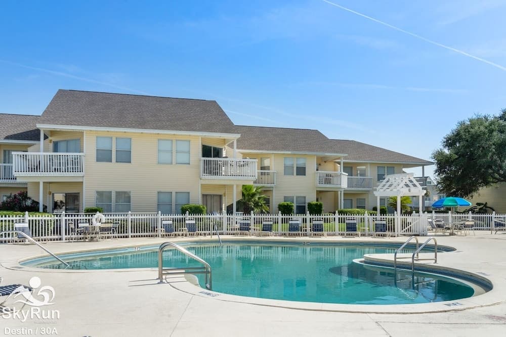 Blue Breeze 2050 1 Bedroom Condo by Redawning