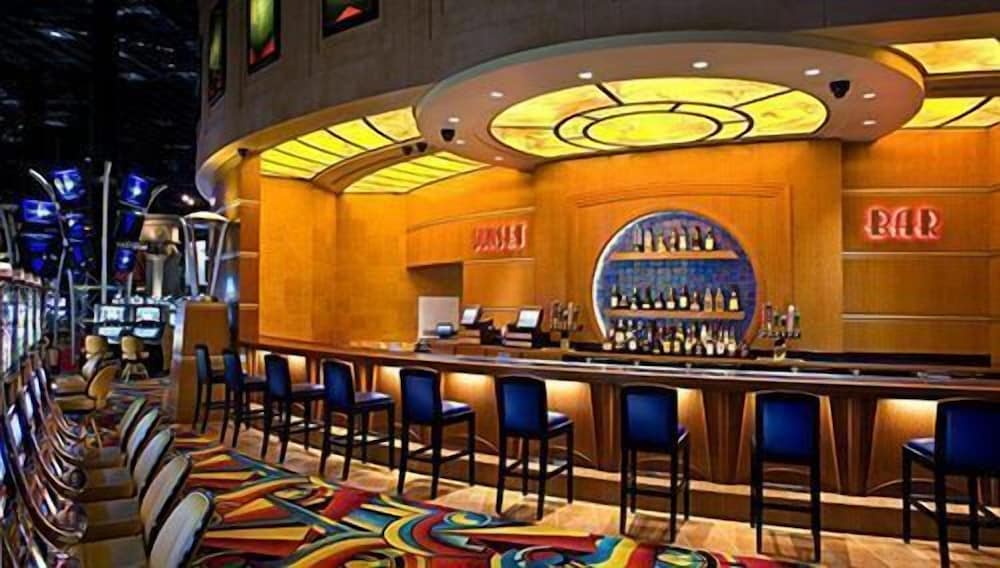 Hollywood Casino & Hotel