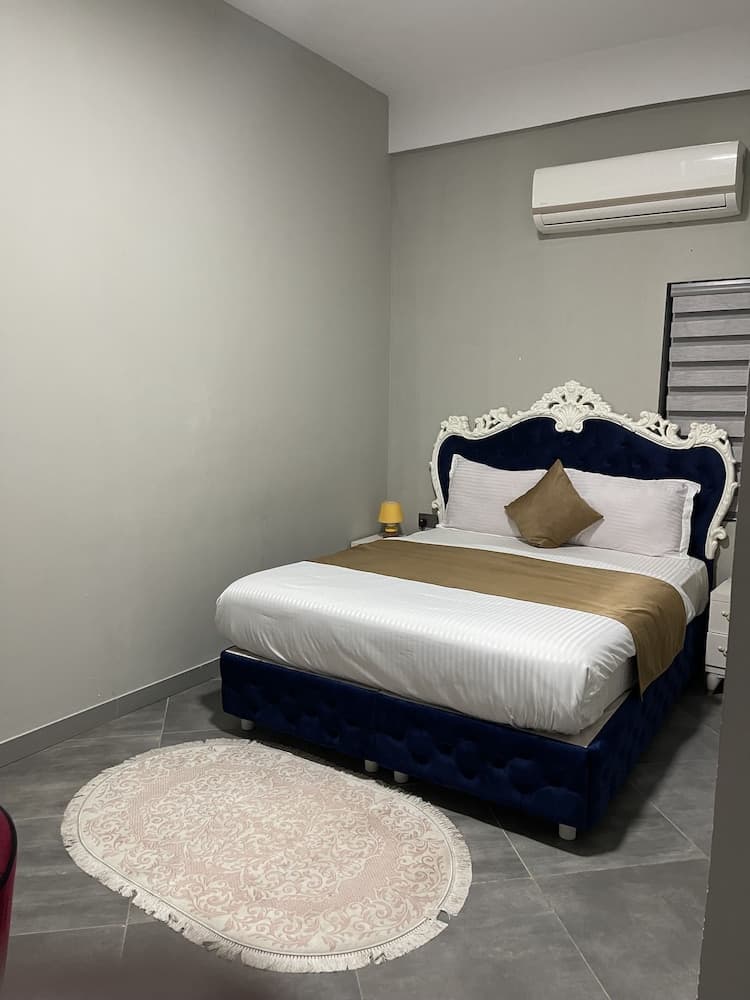 Midway Hotel