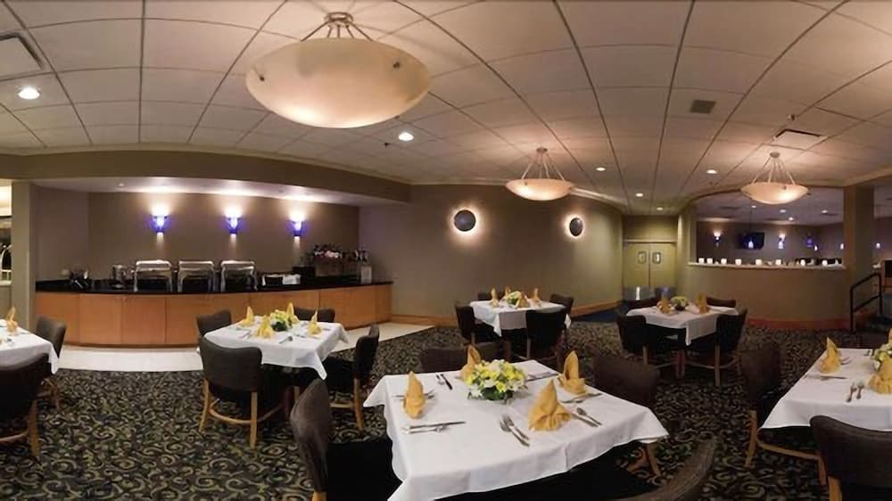 Crowne Plaza Virginia Beach Town Center by IHG