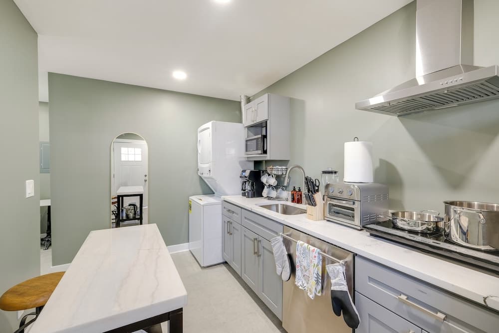 18 Mi to DC: Upscale Apartment in Fort Washington!