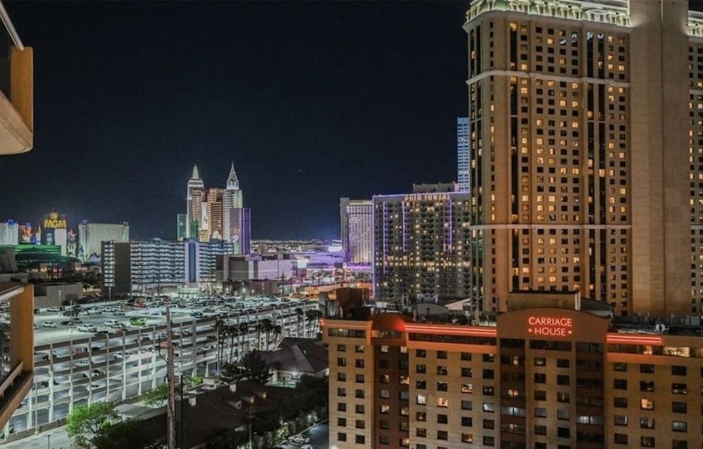 LUXE 702 MGM Signature 1 BR 2 BTH SUITE