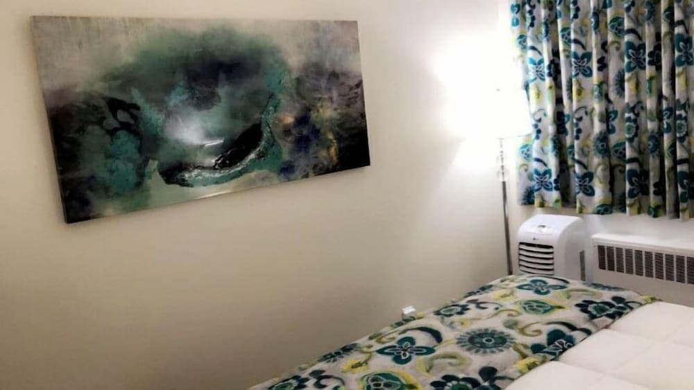 Ramada by Wyndham West Edmonton Hotel & Suites