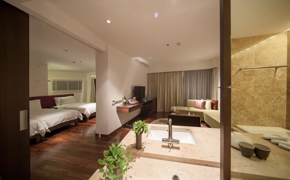 LiT BANGKOK Hotel