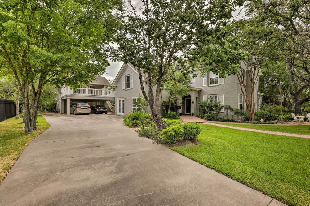< 1 Mi to Kyle Field: Cozy Studio w/ Outdoor Space