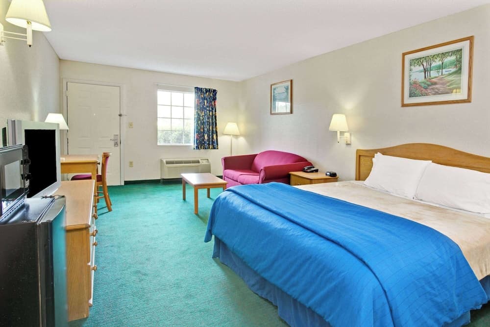 Travelodge Suites by Wyndham MacClenny/I-10