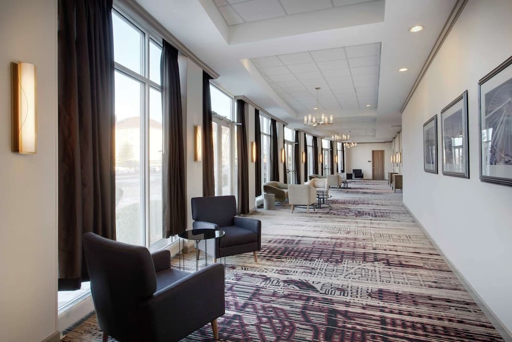 DoubleTree by Hilton Chicago Midway Airport