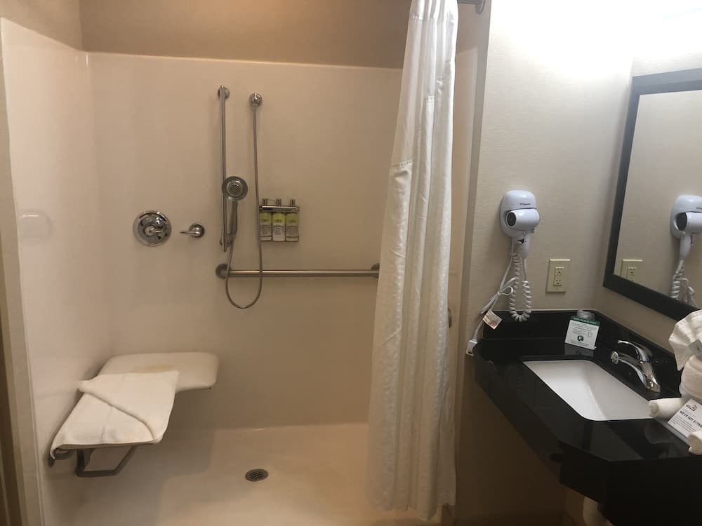 Holiday Inn Express & Suites Charlotte Southeast - Matthews by IHG