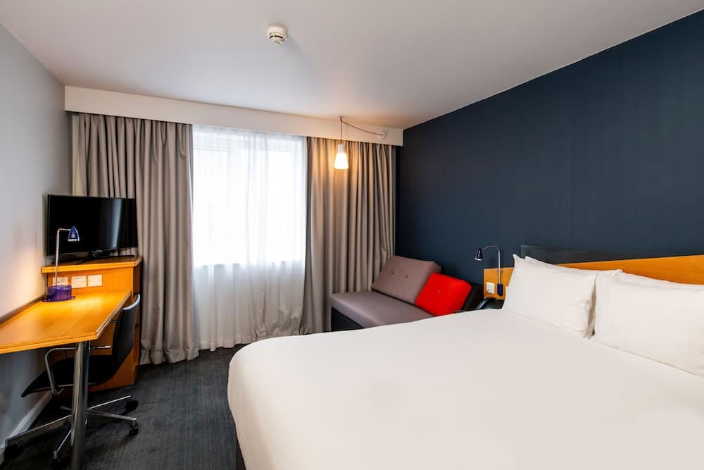 Holiday Inn Express Warwick - Stratford-upon-Avon by IHG