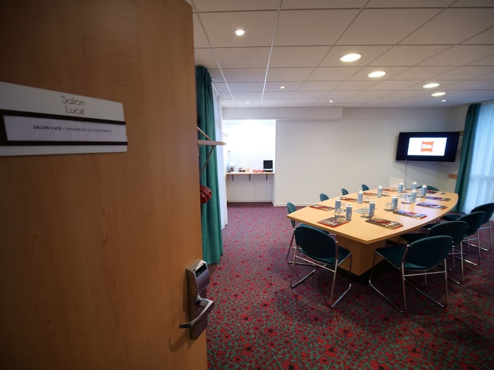ibis Chartres Ouest Luce