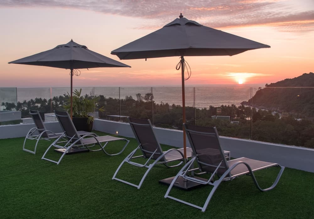 Crest Resort & Pool Villas