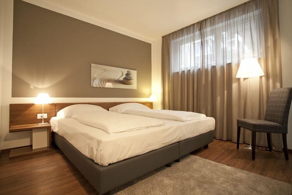 Hidalgo Suites & Restaurant