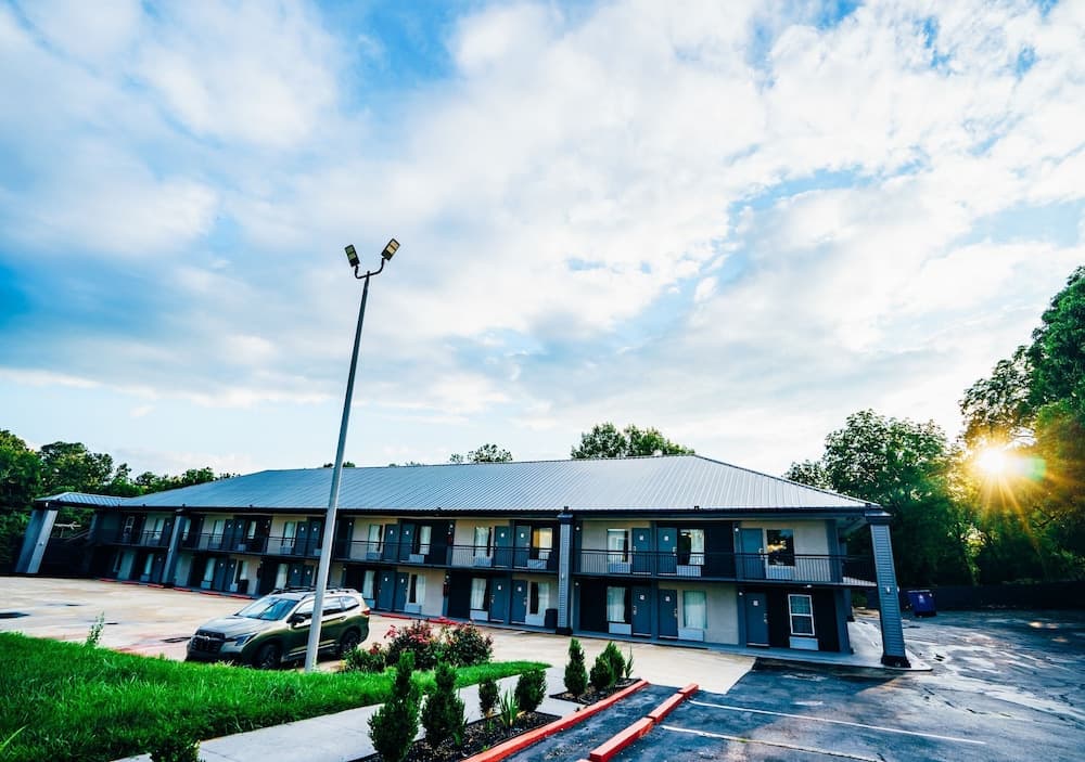 Lx Hotel, Powered by ACW Circle