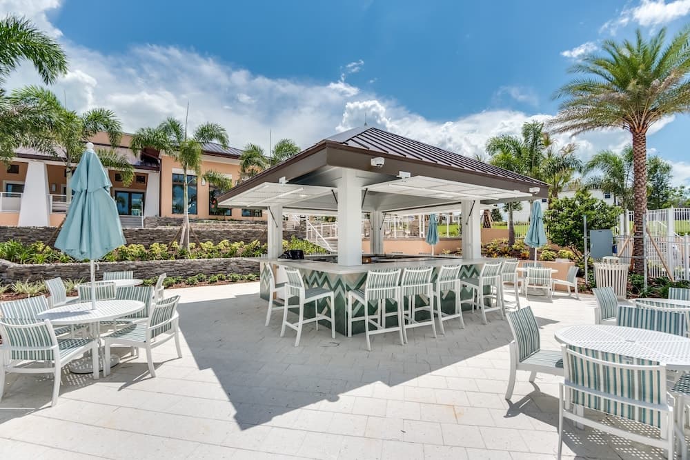 5 Bedroom 4.5 Bathrooms With Pool