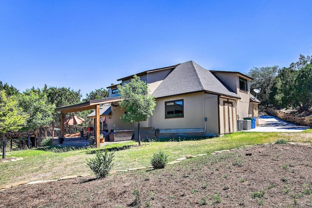 Updated Retreat With Game Room & Boat Ramp Access!
