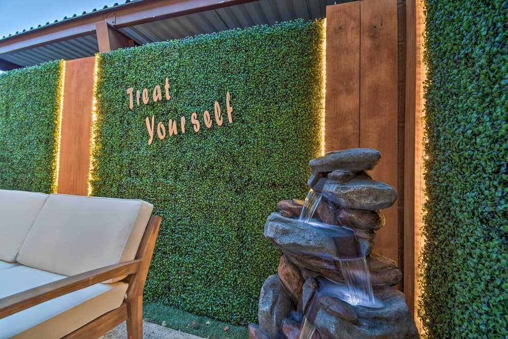 Scottsdale Gem: Pool Access, Walk to Old Town