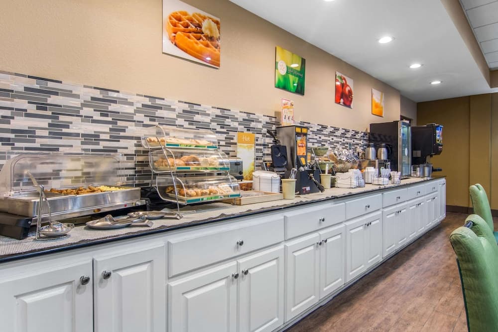Quality Inn & Suites Union City - Atlanta South