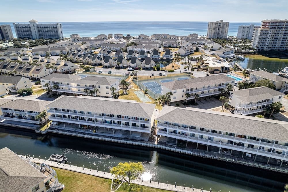 SPC 1001 is a Pet Friendly 1 BR close to pool by RedAwning