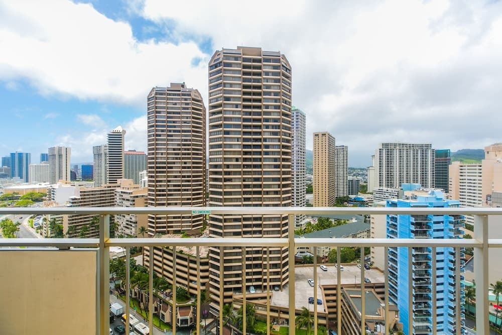 Ilikai Tower 1 Bedroom City View Condos with Private Lanai & Free Wifi!