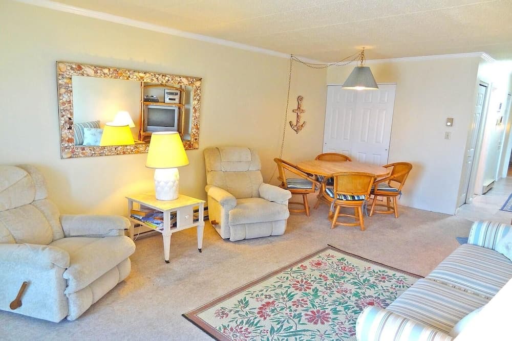 Barefoot Country 304 1 Bedroom Condo by RedAwning