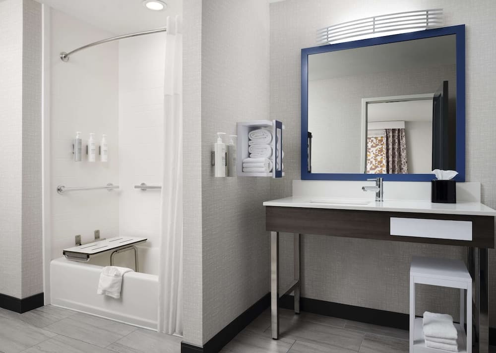 Hampton Inn & Suites Dallas-DFW ARPT W-SH 183 Hurst