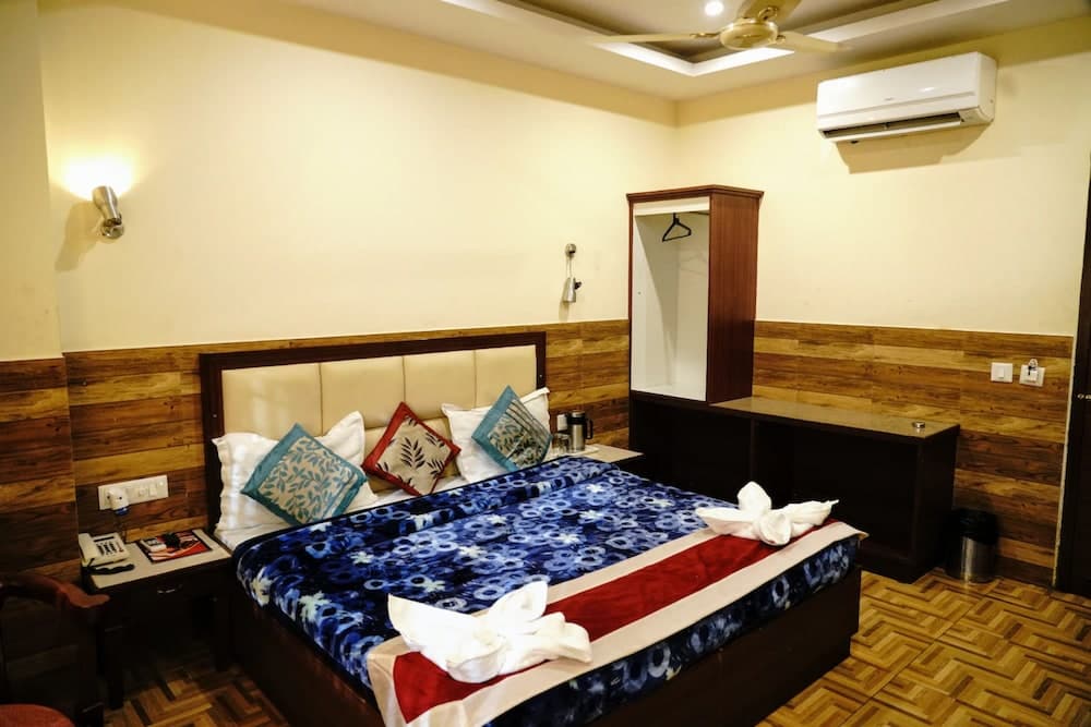 Goroomgo Hotel Vishnu Inn Dehradun