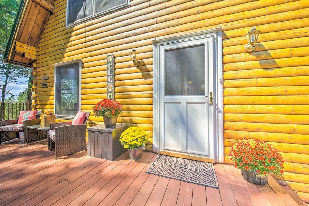 Spacious Down East Cabin w/ Deck + Views!