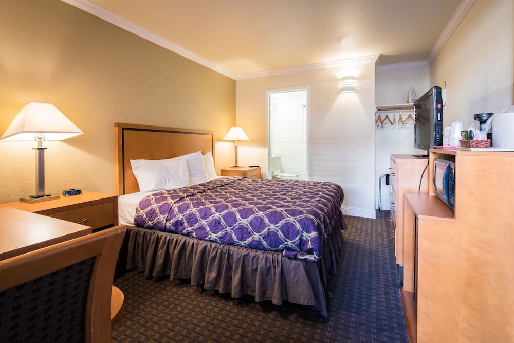 SOMA Park Inn – Civic Center