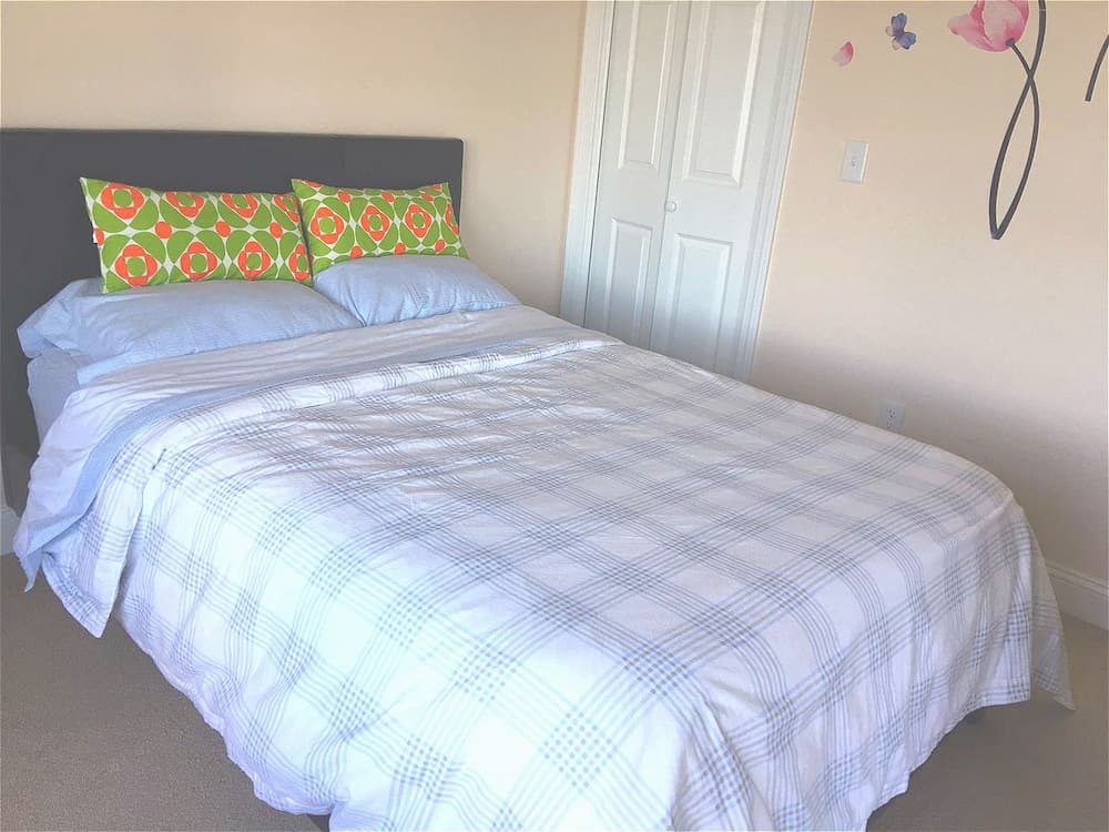Rooms in Family House in Salem Boston