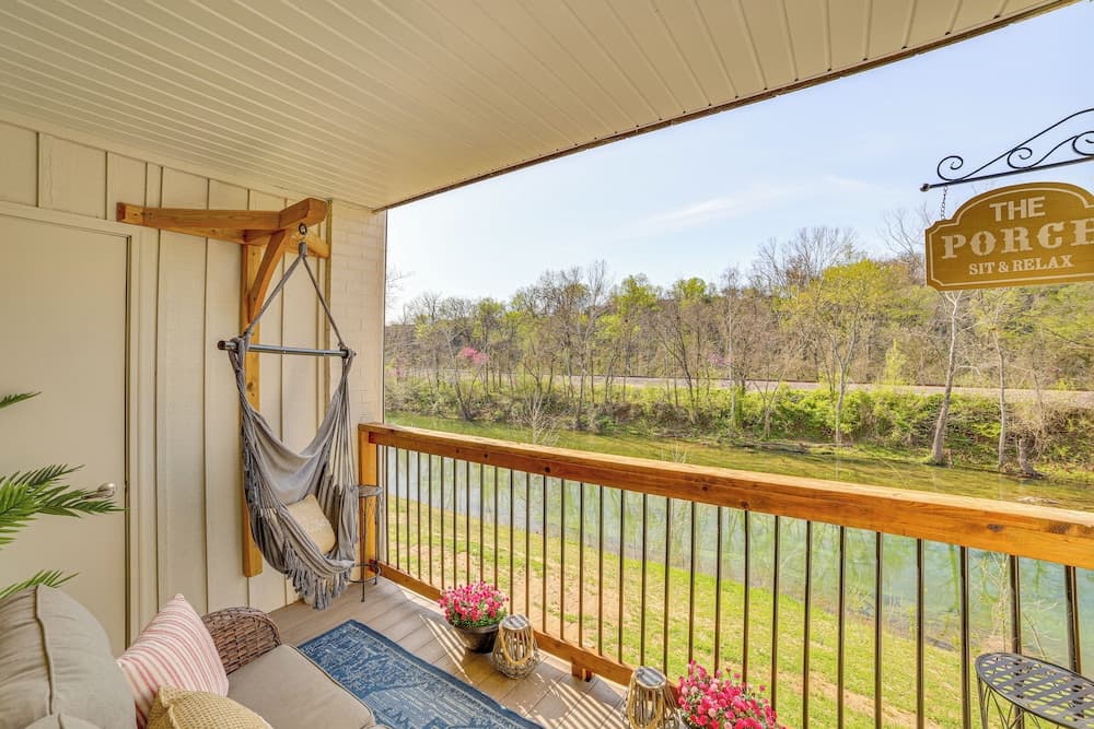 Walk to Branson Landing: Condo w/ Resort Amenities