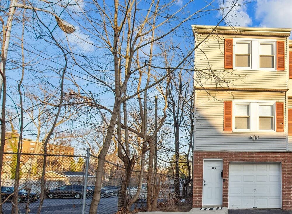 Hillyer Manner - Comfy Townhouse In Great Location! 3 Bedroom Townhouse by Redawning
