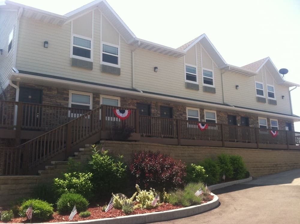 Price Pointe Inn