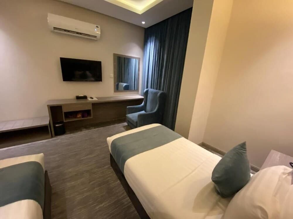Lian Park Hotel